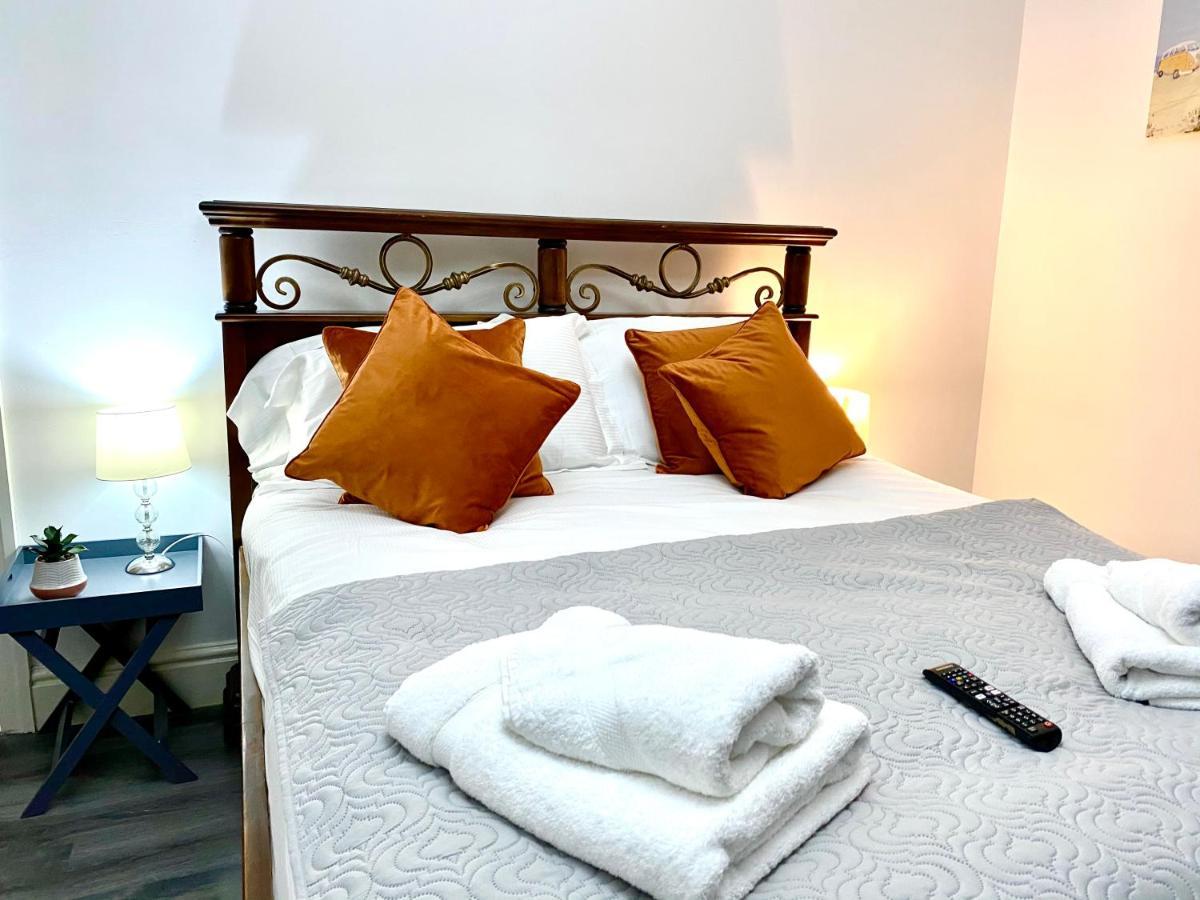 4 Bed Family House Near Beach By Blackpool Service Apartments — Photos 1