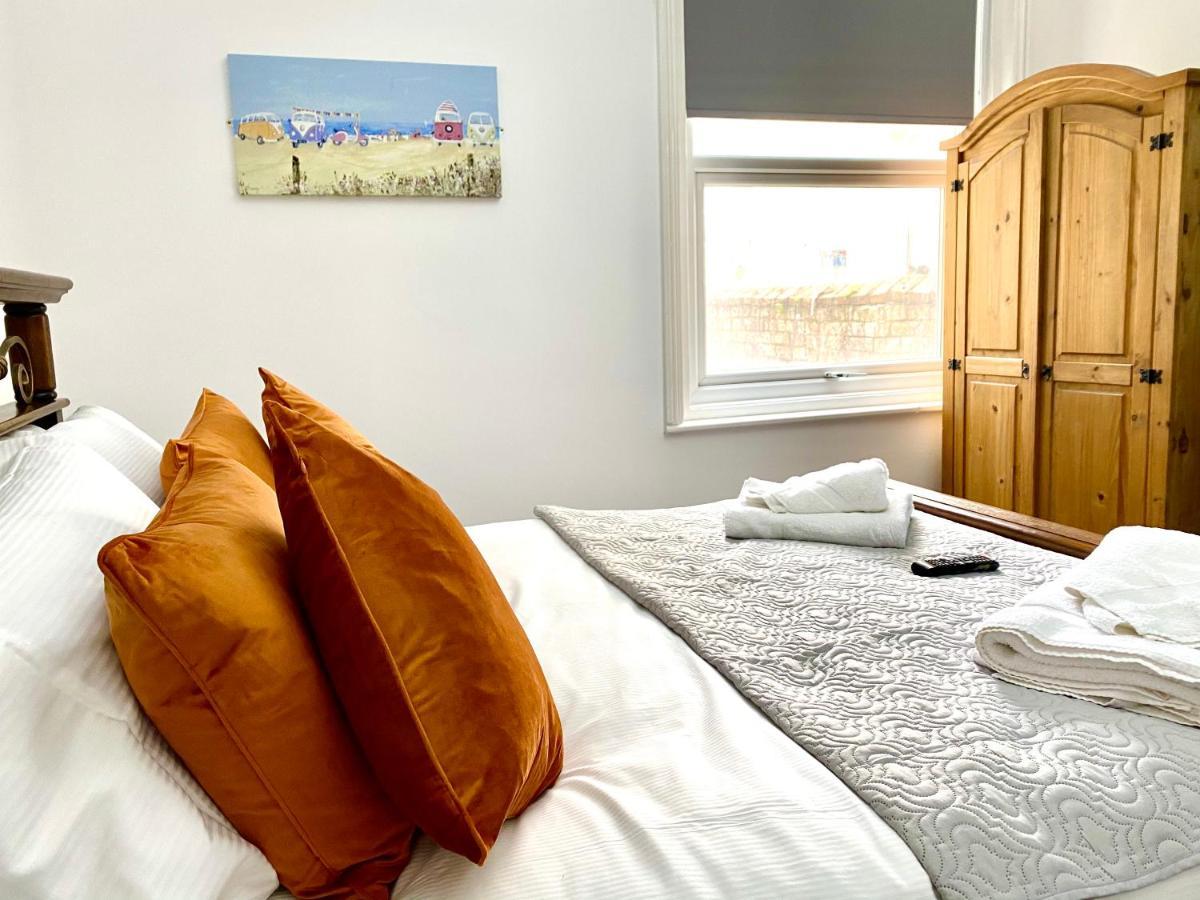 4 Bed Family House Near Beach By Blackpool Service Apartments, Blackpool